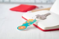 přívěšek na klíče se žetonem bílá s potiskem loga - foto 12