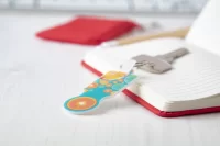 přívěšek na klíče se žetonem bílá s potiskem loga - foto 13