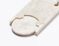 přívěšek na klíče se žetonem do vozíku přírodní s potiskem loga - foto 4