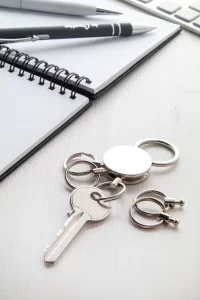 přívěšek na klíče stříbrná s potiskem loga - foto 2