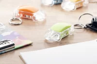 přívěšek na klíče zelená s potiskem loga - foto 2