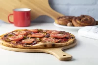 prkénko na krájení pizzy přírodní s potiskem loga - foto 3