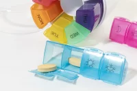 RABS box na pilulky bílá s potiskem loga - foto 5