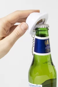 RABS klíčenka s otvírákem na lahve  bílá s potiskem loga - foto 4