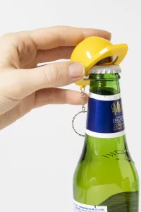 RABS klíčenka s otvírákem na lahve  žlutá s potiskem loga - foto 3