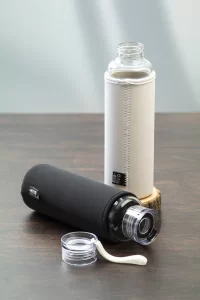 recyklovaná skleněná láhev černá s potiskem loga - foto 6