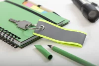 reflexní přívěšek na klíče žlutá s potiskem loga - foto 4