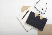 RPET blok s bezdrátovou nabíječkou tmavě modrá s potiskem loga - foto 5