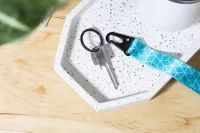 RPET přívěšek na klíče na zakázku černá s potiskem loga - foto 4