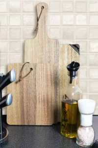 servírovací prkénko z akátu hnědá s potiskem loga - foto 4