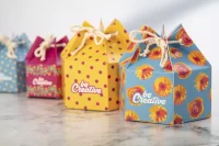 šestihranná dárková krabička bílá s potiskem loga - foto 10