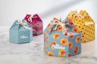 šestihranná dárková krabička bílá s potiskem loga - foto 9