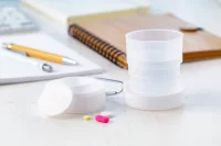 skládací pohárek bílá s potiskem loga - foto 9