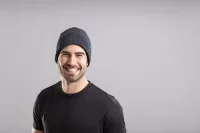 sportovní zimní čepice černá s potiskem loga - foto 5