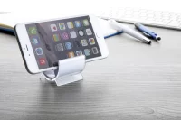 stojánek na mobil bílá s potiskem loga - foto 3