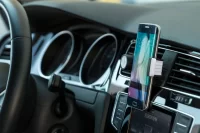 stojánek na mobil do auta bílá s potiskem loga - foto 2