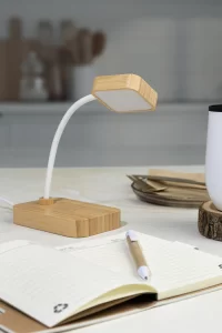 stolní lampa s bezdrátovou nabíječkou přírodní s potiskem loga - foto 4