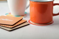 tácek bílá s potiskem loga - foto 6