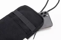 taška přes rameno z recyklovaného plátna na telefon černá s potiskem loga - foto 5