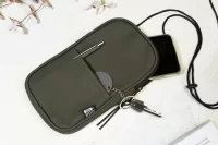 taška přes rameno z RPET na telefon zelená s potiskem loga - foto 7