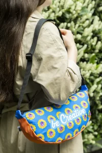 taška přes rameno z RPET na zakázku černá s potiskem loga - foto 7