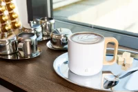 termo hrnek bílá s potiskem loga - foto 8