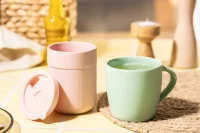 termo hrnek světle růžová s potiskem loga - foto 8