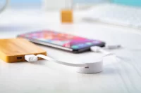 USB nabíjecí kabel s přívěškem na klíče bílá s potiskem loga - foto 4