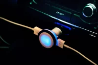 USB nabíječka do auta bílá s potiskem loga - foto 2