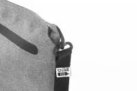 voděodolná kosmetická taštička šedá s potiskem loga - foto 3