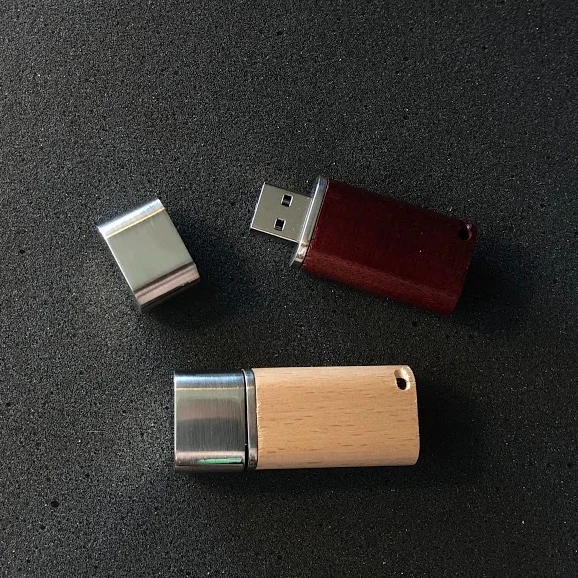 dřevěný reklamní USB s masivní kovovou krytkou USB-CEC423