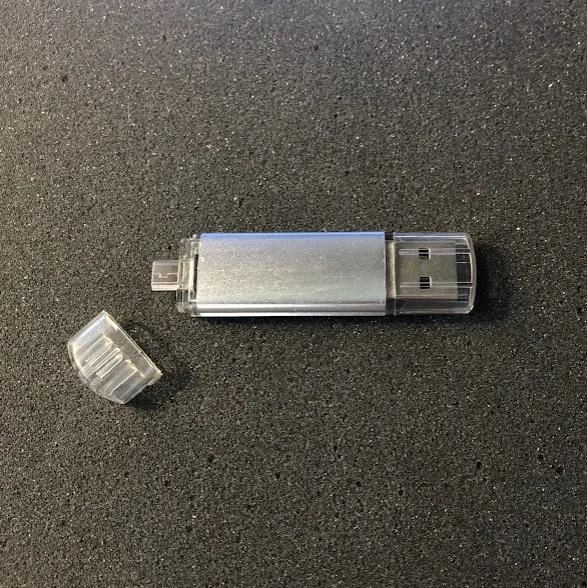 Flash disk s kovovou plochou a konektorem pro mobily - ALU flash disk se dvěmi konektory pro snadné připojení k notebooku nebo i mobilu...