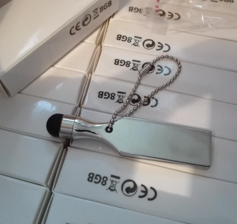 Flash disk a stylus v jednom, kovový