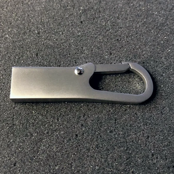 Kovový reklamní flash disk s karabinkou, 8GB skladem v ČR kovový reklamní flash disk s karabinkou, 8GB skladem v ČR
