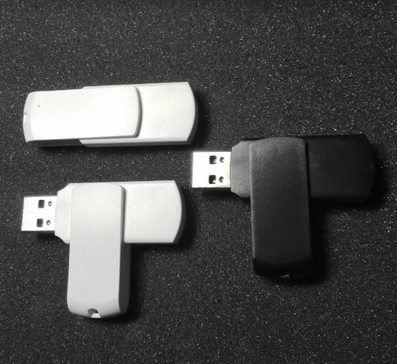 Plastový flash disk s otočnou krytkou pro reklamní potisk