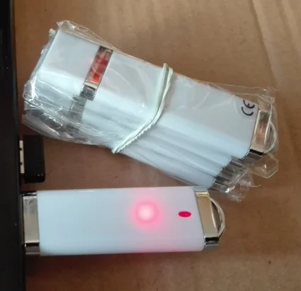 reklamní plastový USB disk CP11 pro potisk, LED, různé barvy plastu, - Skladem obvykle bílé 128MB 4GB, 8GB pro rychlý reklamní potisk v ČR.
