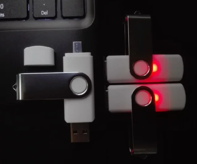 USB-C nebo OTG reklamní USB disky s otočnou krytkou - černá i bílá OTG verze často i i skladem v ČR pro rychlé dodání s logem laserem,...