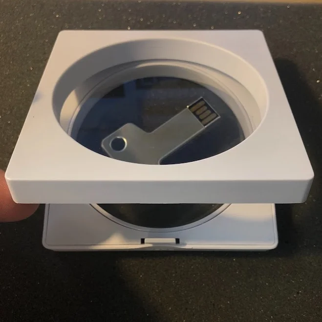 USB klíč v kulatém rámečku - V nabídce máme další tvary reklamních USB klíčů i další modely rámečků Tyto krab...