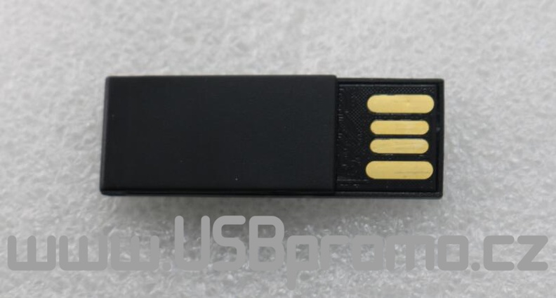 Plastová sponka s USB flash diskem