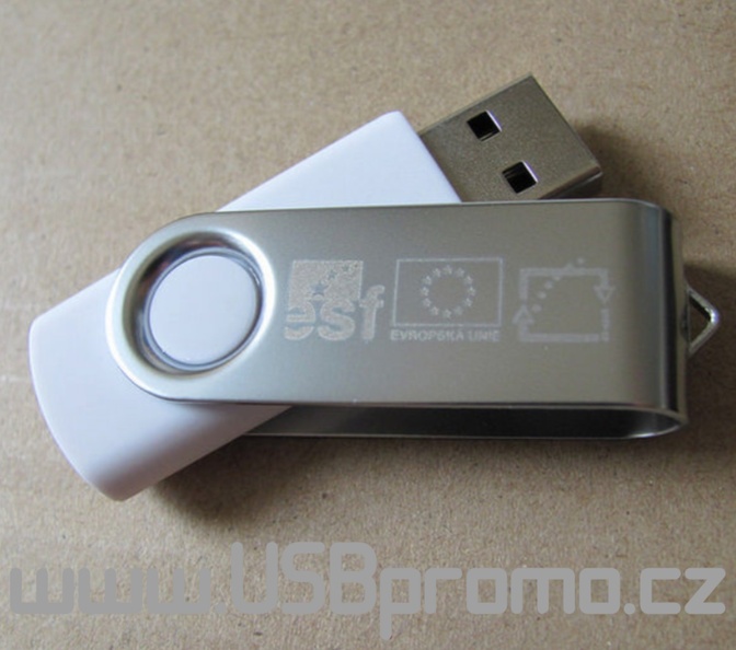 Flash disk se světlým gravírováním laserem