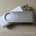 Flash disk se světlým gravírováním laserem