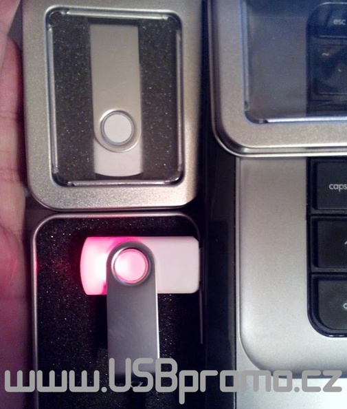 reklamní USB s LED a kovovou krabičou