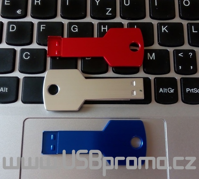 Reklamní flash disky ve tvaru klíčů, silver, modré i červené