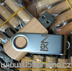 Otočný flash disk a logo laserem do kovové krytky