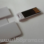 mini USB část lze z karet snadno oddělit