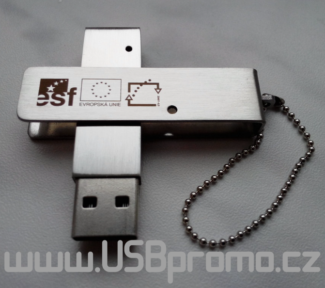 kovový otočný flash disk s gravírováním laserem