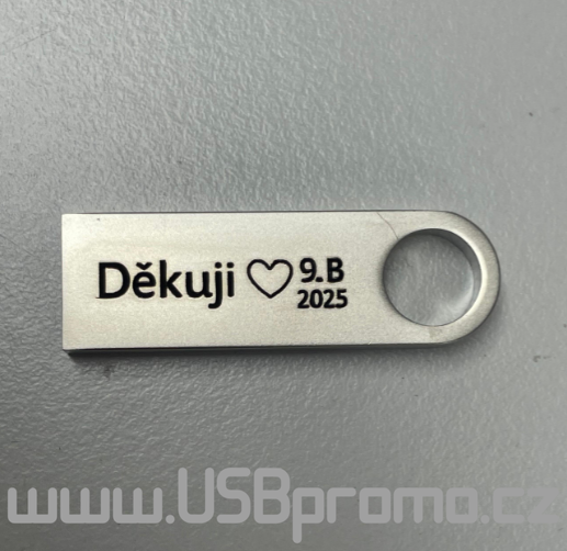 Ukázka tmavého laseru na USB disk MK1